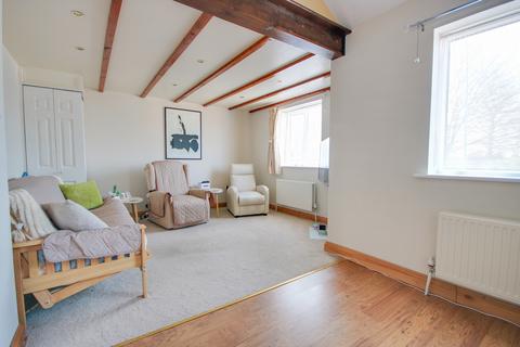 3 bedroom detached bungalow for sale, BITTERNE! DOUBLE GARAGE! OFF ROAD PARKING FOR THREE CARS! CUL-DE-SAC LOCATION!