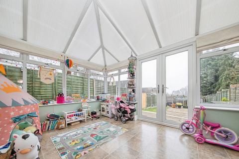 3 bedroom semi-detached house for sale, Laurelhayes, Ipswich, Suffolk, IP2