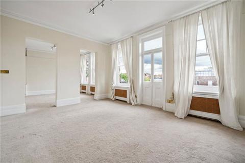 4 bedroom flat to rent, Fitzjames Avenue, London W14