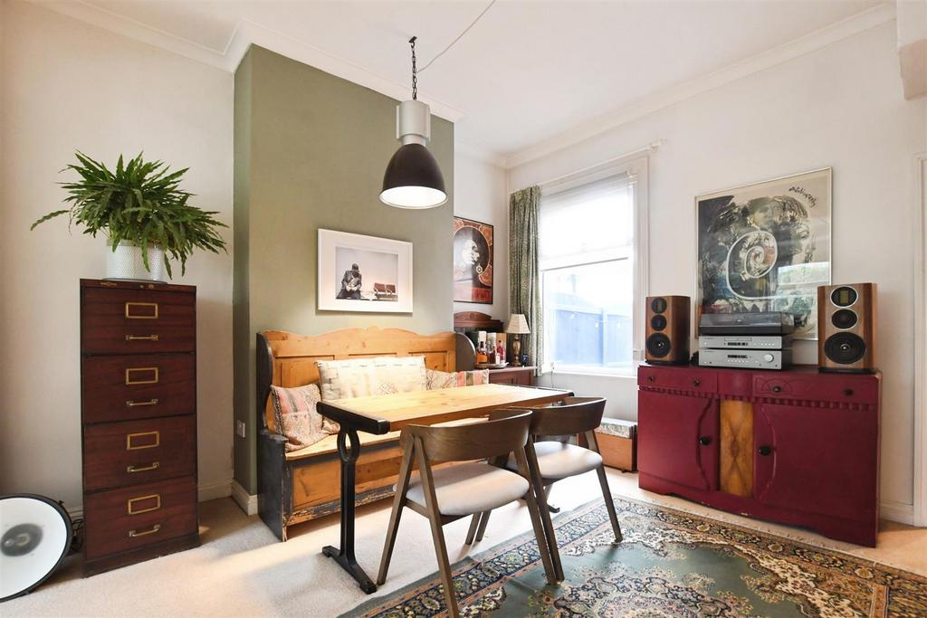 Lounge/Dining Room