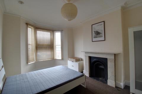 1 bedroom bedsit to rent, Southbridge Road, Croydon CR0
