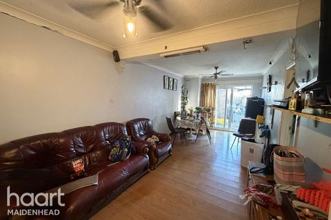 3 bedroom terraced house for sale, Granville Avenue, SLOUGH