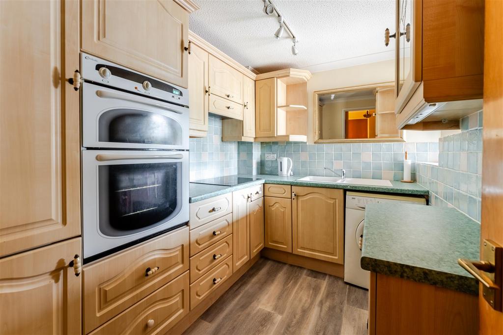 5 - kitchen.jpg