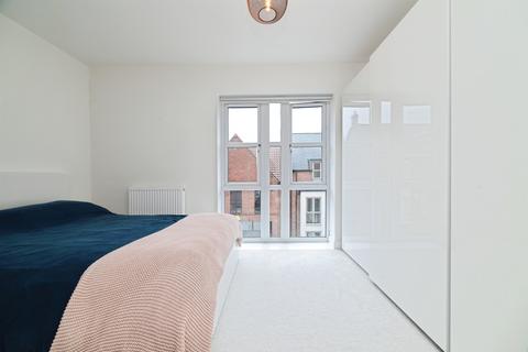 2 bedroom end of terrace house for sale, Finkle Court, Hull