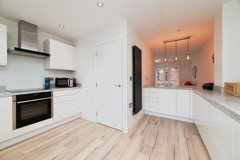 2 bedroom end of terrace house for sale, Finkle Court, Hull