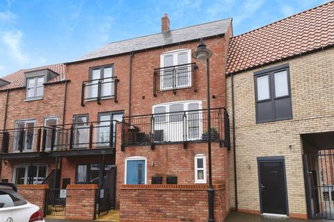 2 bedroom end of terrace house for sale, Finkle Court, Hull