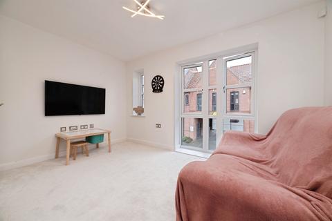 2 bedroom end of terrace house for sale, Finkle Court, Hull