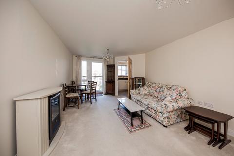 2 bedroom retirement property for sale, Pinewood Gardens, Southborough
