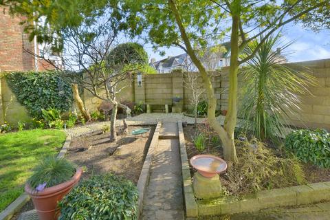 undefined, Firs Close, Kent CT19