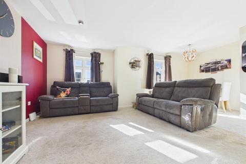 2 bedroom flat for sale, Haybluff Drive, Great Ashby, Stevenage SG1