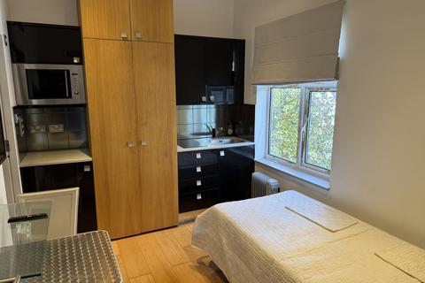 Studio to rent, London, NW11