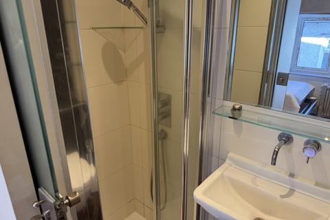 Studio to rent, London, NW11