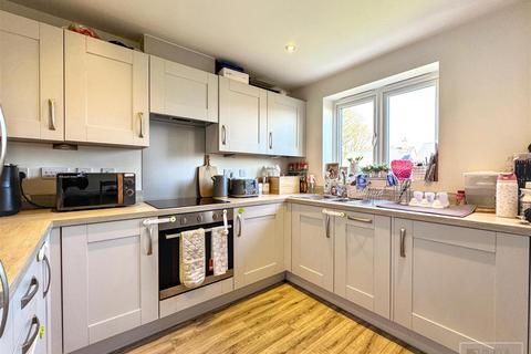 3 bedroom semi-detached house for sale, Cairn Drive, Buxton