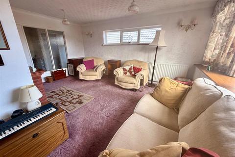 2 bedroom detached bungalow for sale, Ranleigh Avenue, Kingswinford, DY6 8PY