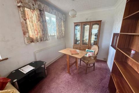 2 bedroom detached bungalow for sale, Ranleigh Avenue, Kingswinford, DY6 8PY