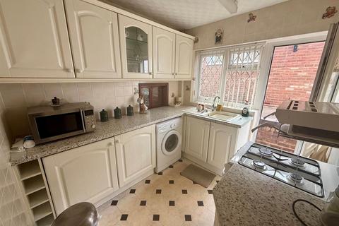 2 bedroom detached bungalow for sale, Ranleigh Avenue, Kingswinford, DY6 8PY