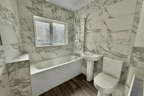 2 bedroom flat to rent, Whitehall Road, Gateshead
