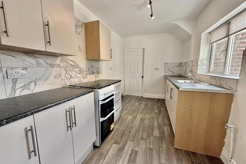 2 bedroom flat to rent, Whitehall Road, Gateshead