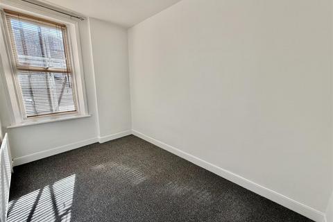 2 bedroom flat to rent, Whitehall Road, Gateshead