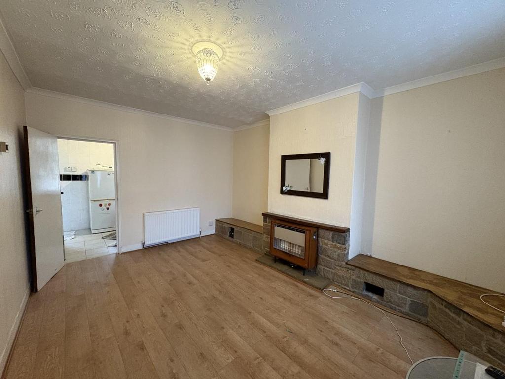 34 Holgate living room 2.jpeg