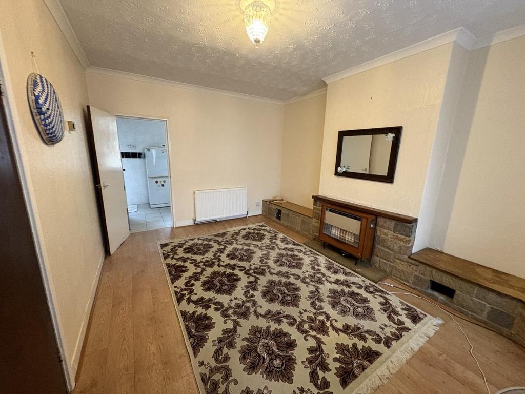 34 Holgate living room.jpeg