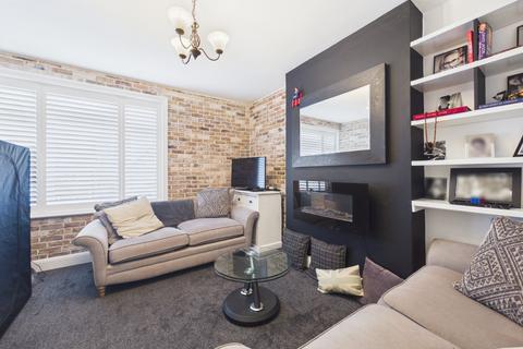 1 bedroom apartment for sale, Chaucer Road, Ashford, Surrey, TW15