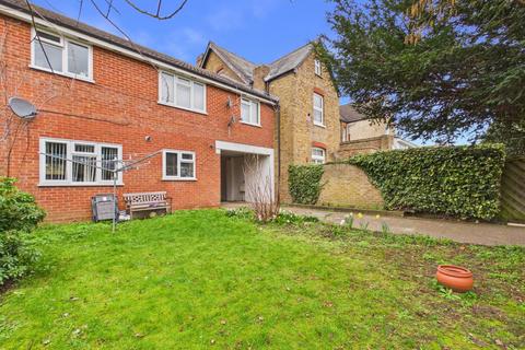 1 bedroom apartment for sale, Chaucer Road, Ashford, Surrey, TW15