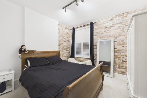 1 bedroom apartment for sale, Chaucer Road, Ashford, Surrey, TW15
