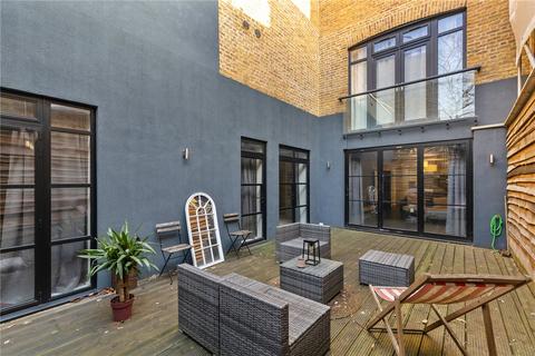 3 bedroom apartment to rent, Princess Crescent, London, N4