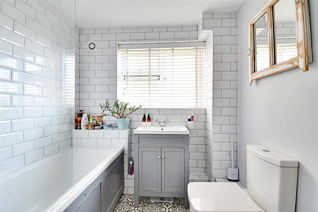Bathroom 1.jpg