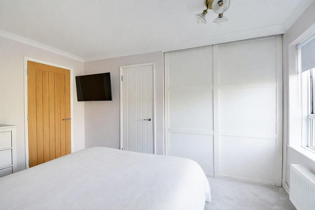 Bedroom 1 3.jpg