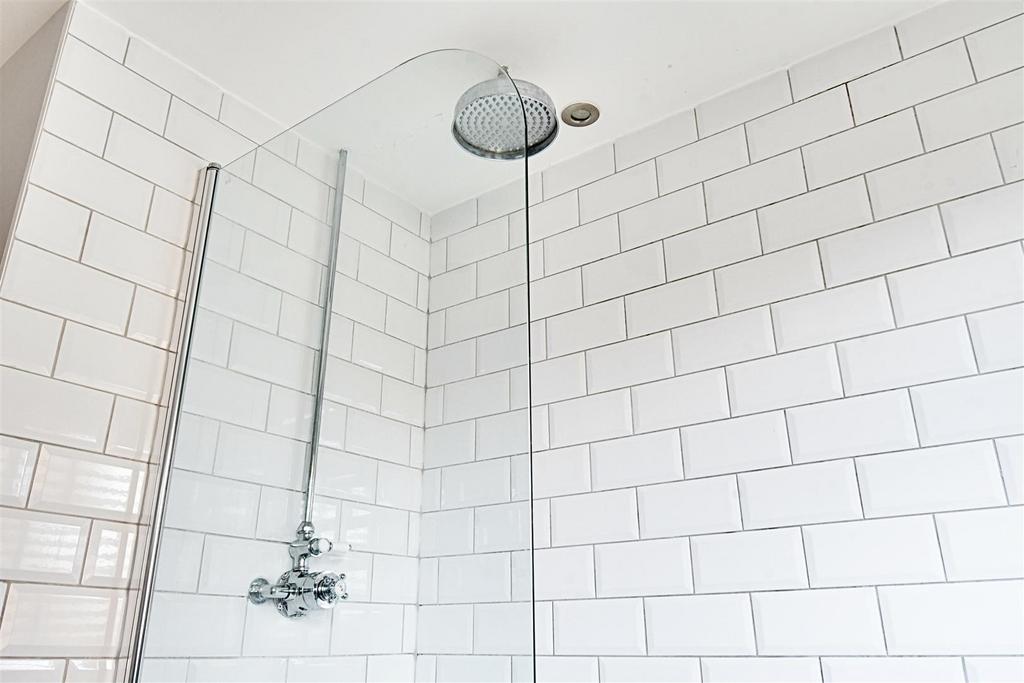 Bathroom 2.jpg