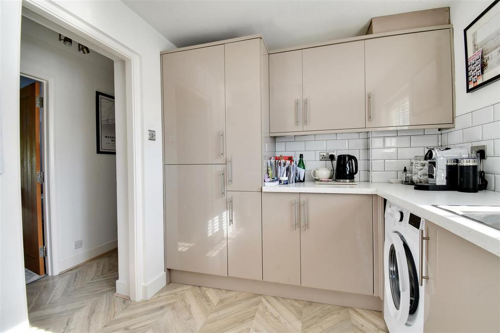 Kitchen 2.jpg