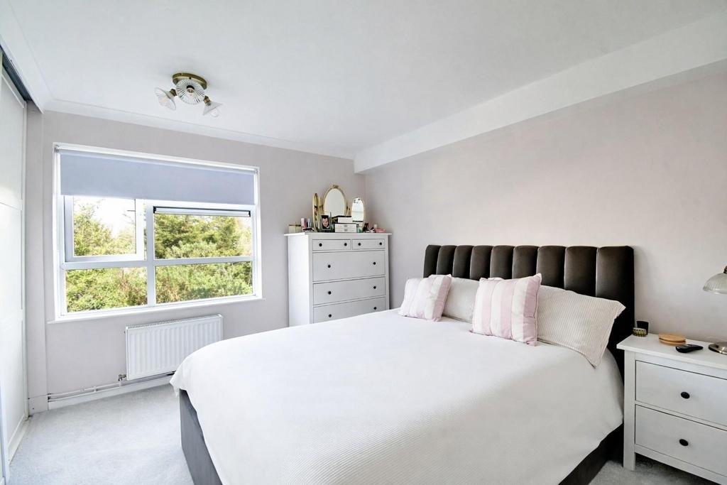 Bedroom 1 1.jpg