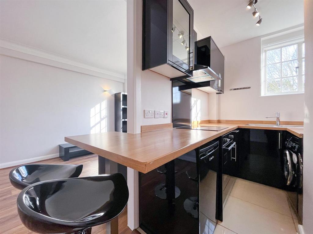 Kitchen area (1 of 1).jpg