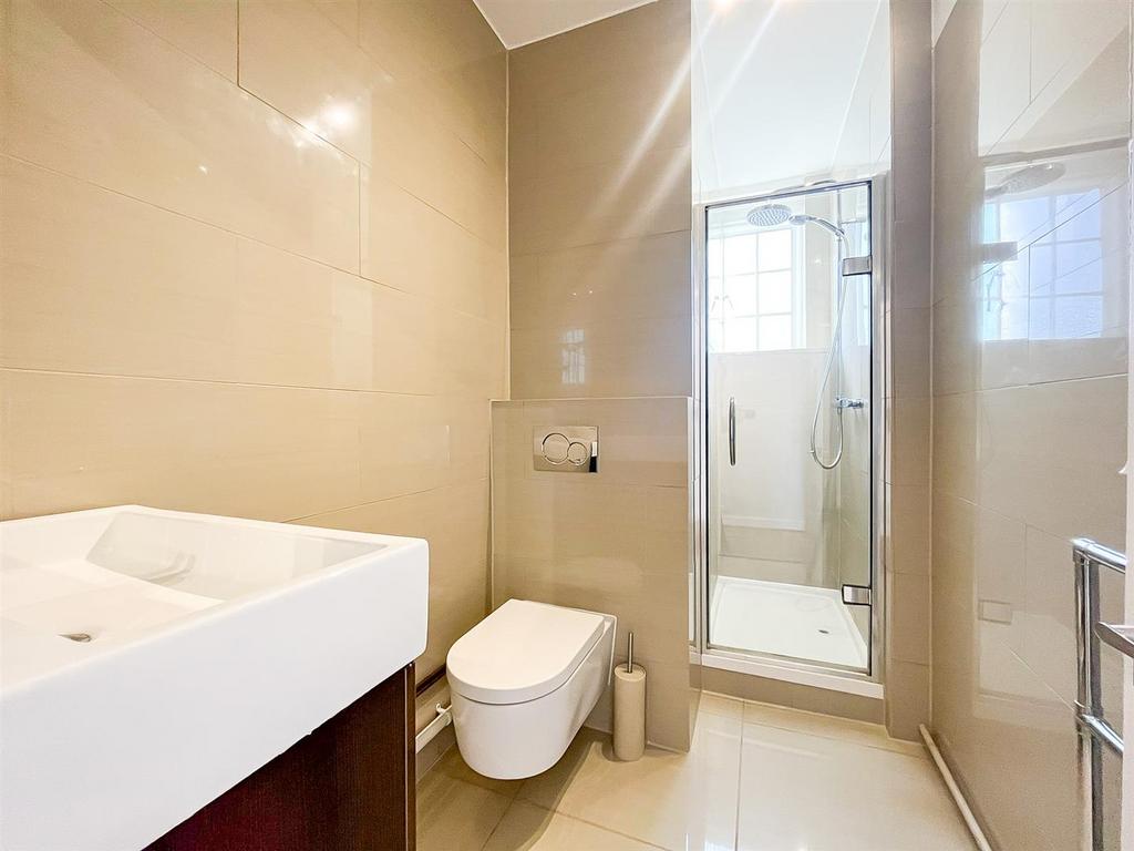 Bathroom. (1 of 1).jpg