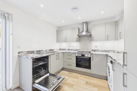 4 bedroom semi-detached house to rent, Carrington Way, Coventry CV7