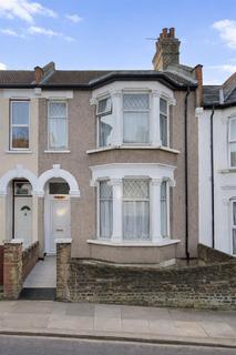 Studio to rent, Mount Pleasant Road, London