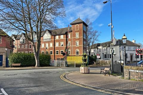 3 bedroom apartment for sale, Heath Road, Hale