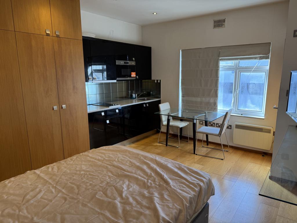 Studio to rent in Golders Green