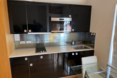 Studio to rent, London, NW11