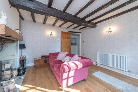 4 bedroom cottage for sale, Netheroyd Hill Road, Huddersfield