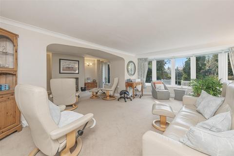 4 bedroom cottage for sale, Netheroyd Hill Road, Huddersfield