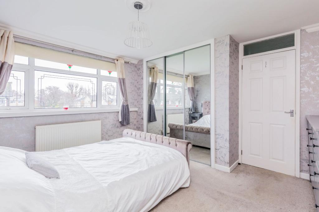 129 stansbury bed 1.jpg