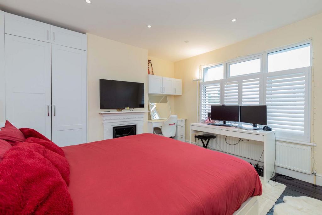 Bedroom, fireplace