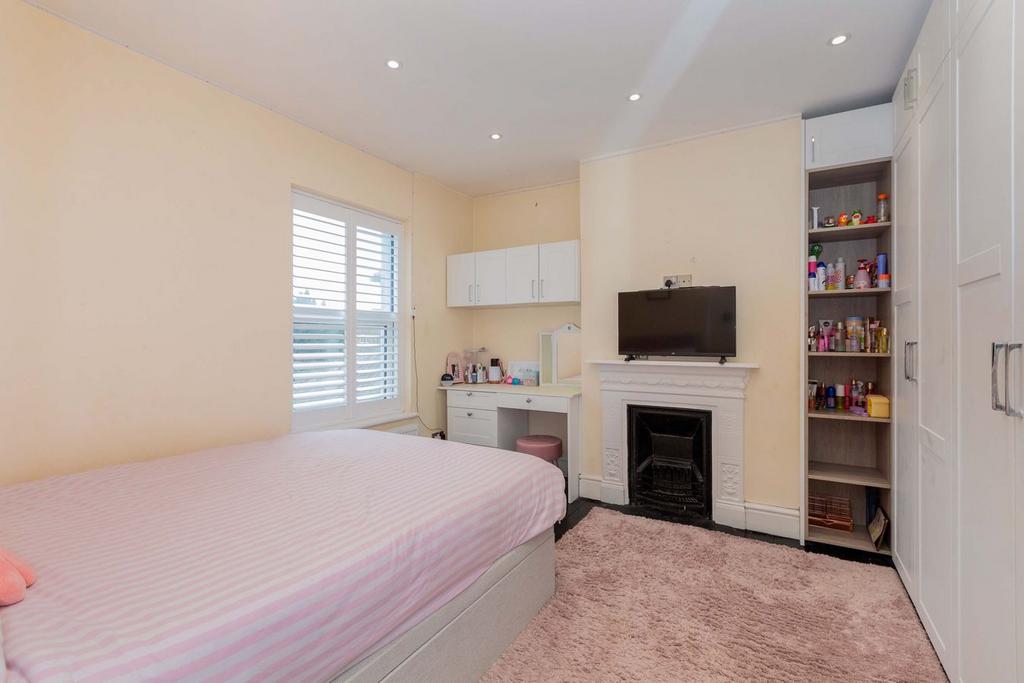 Bedroom, fireplace