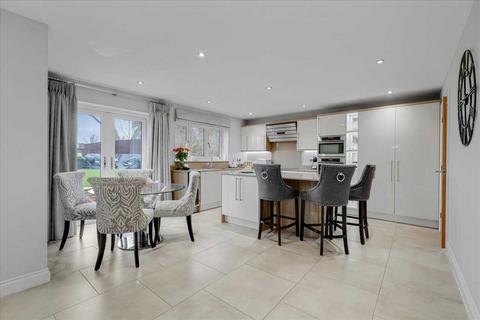 4 bedroom detached house for sale, Denton Road, Horotn NN7