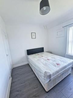 2 bedroom flat for sale, Holystone Crescent, Newcastle upon Tyne NE7