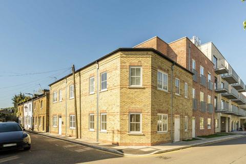 3 bedroom flat for sale, Warwick Road, London W5
