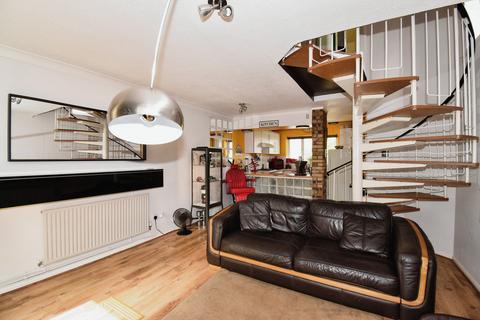 2 bedroom house to rent, Saxondale Road, LE18